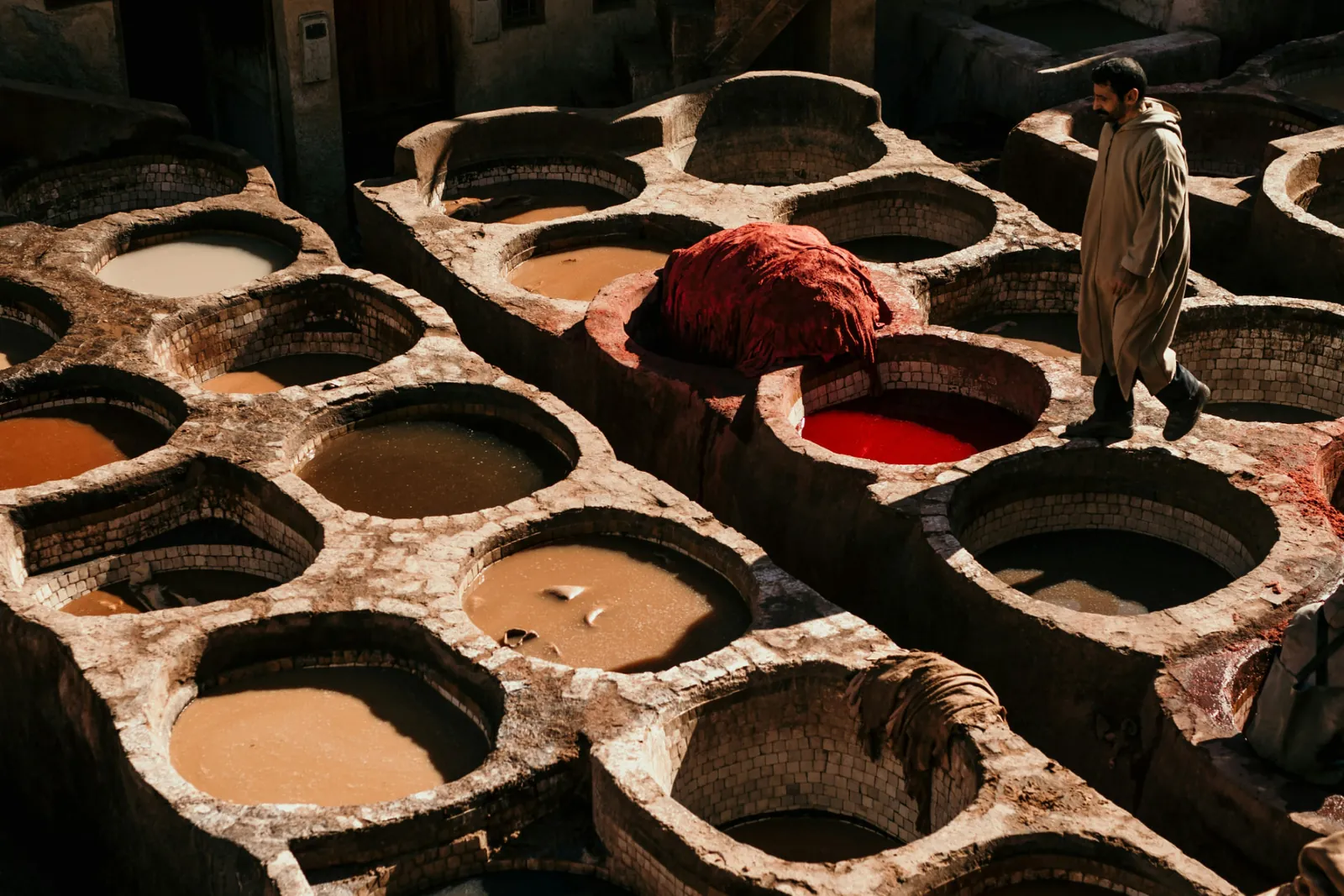 Curtidurías Chouara de Fez con sus cubas de tinte circulares